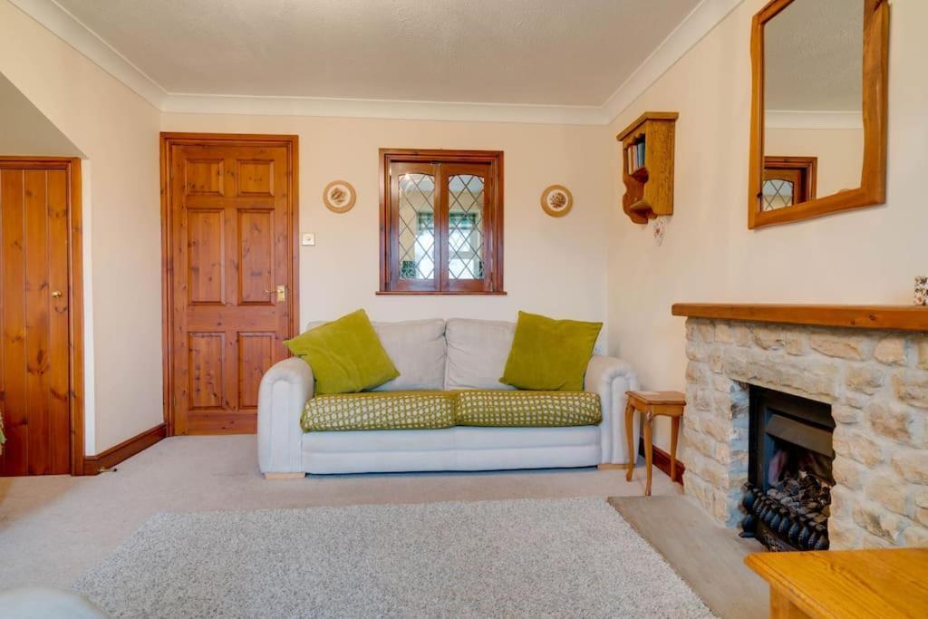 Barley Cottage Whittington  Dış mekan fotoğraf